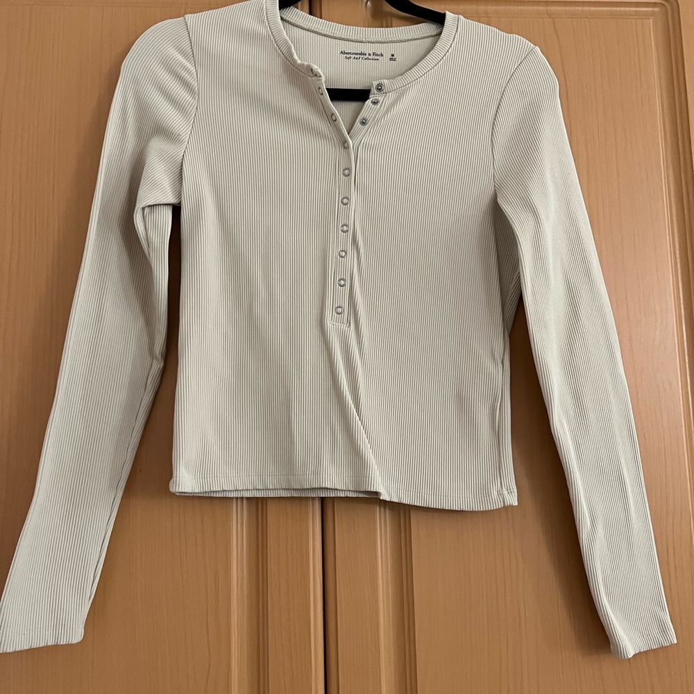 Abercrombie & Fitch Long Sleeve Seamless Rib Fabric Henley